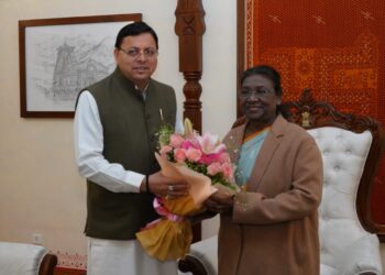 सीएम धामी ने राजभवन में की राष्ट्रपति से मुलाकात, उत्तराखंड आगमन पर किया स्वागत