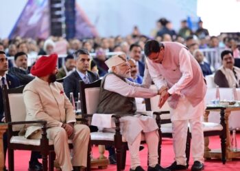 Global Investor Summit : पीएम ने किया इन्वेस्टर समिट का उद्घाटन, मुख्यमंत्री धामी की पीठ थपथपाई