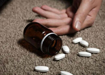 ऑफिस के काम के प्रेशर में खाया युवती ने जहर, परिवार में मचा कोहराम