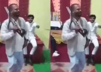 हाथ में बंदूक लेकर डांस करता दिखा नेता, जमकर हो रहा वीडियो वायरल