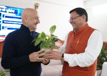 मुख्यमंत्री पुष्कर सिंह धामी ने की अभिनेता अनुपम खेर से भेंट, फिल्मों से संबंधित विषयो पर की चर्चा