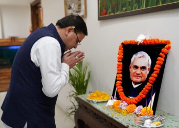 Dehradun: अटल बिहारी वाजपेयी की जयंती पर सीएम धामी ने दी श्रद्धांजलि, कहा महान वक्ता थे वाजपेयी