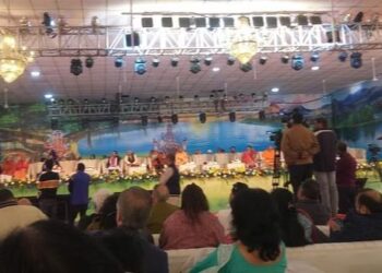 हरिहर आश्रम पहुंचे यूपी के डिप्टी सीएम, बोले-सनातन पर हमला करने वाले मिट गए