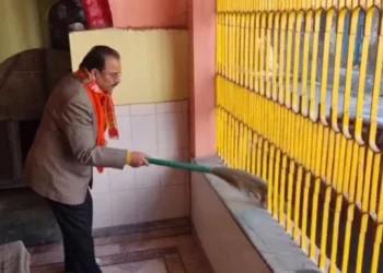 केंद्रीय राज्य मंत्री अजय भट्ट ने की धार्मिक स्थलों पर सफाई, कहां; 22 जनवरी को घरों में जलाएं श्री राम ज्योति