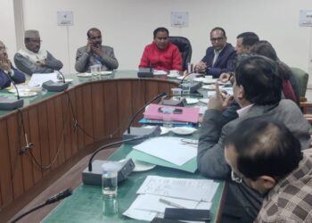 uttarakhand : स्कूली बच्चों के बस्ते का बोझ होगा कम, मुख्य शिक्षा अधिकारियों को सौंपी कार्रवाई की जिम्मेदारी