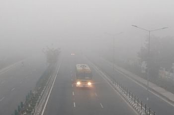 कोहरे के सायें में राज्य, सता रही ठंड, अलर्ट जारी