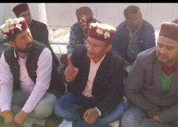 Breaking: भाजपा विधायक अपने मंत्री के खिलाफ ही बैठे धरने पर , कर रहे डीएफओ हटाने की मांग