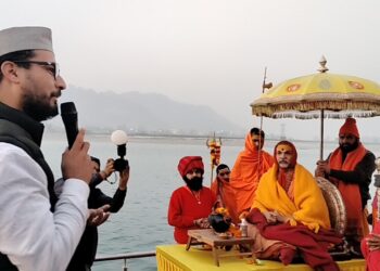 जगद्गुरु शंकराचार्य ने किया मूल निवास-भू कानून का समर्थन, समन्वय संघर्ष समिति के पदाधिकारियों ने लिया महाराज से आशीर्वाद