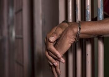 Dehradun: शादी में आई महिला के कुंडल लूट धक्का मारकर भागा, पुलिस के हत्थे चढ़ा आरोपी