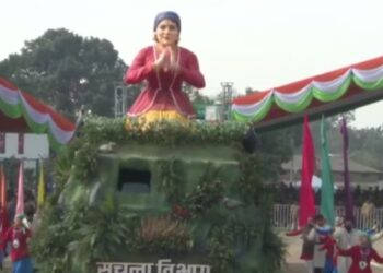 देशभक्ति के जश्न में डूबा उत्तराखंड, तस्वीरों में देखें खास झलक