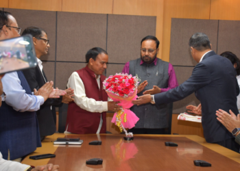 स्वास्थ्य मंत्री डा. रावत ने किया गुवाहाटी मेडिकल कॉलेज का भ्रमण