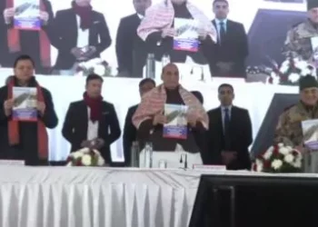 जोशीमठ पहुंचे रक्षामंत्री राजनाथ सिंह, CM धामी भी मौजूद, कई परियोजनाओं का किया लोकार्पण