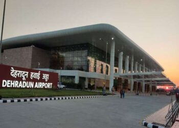 DEHRADUN: कोहरे की वजह से दून एयरपोर्ट नहीं पहुंची कोई फ्लाइट, यात्री हो रहे परेशान