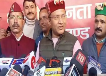 अपनी ही सरकार के मंत्री के खिलाफ धरने पर बैठे विधायक दुर्गेश्वर लाल