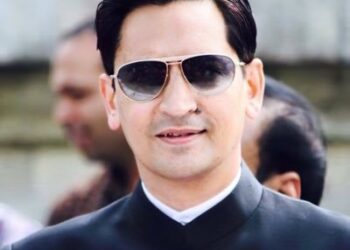 Uttarakhand: देवदूत बने IAS दीपक रावत, हादसे में घायल व्यक्ति कि ऐसे की मदद