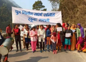 UTTARAKHAND: आपदा में बहे पुल के इंतजार में पथराई लोगों की आंखें, ग्रामीणों ने दी उग्र प्रदर्शन की चेतावनी