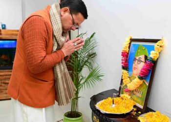 Dehradun: सीएम धामी ने नेताजी सुभाष चंद्र बोस की जयंती पर दी श्रद्धांजलि