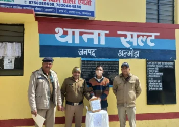 अल्मोड़ा: नशे पर पुलिस का वार, 30 बोतल अवैध देशी शराब के साथ एक दबोचा