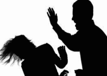 पड़ोसियों ने महिला को बुरी कदर पीटा, आगे जो हुआ…सुनकर पुलिस भी हैरान