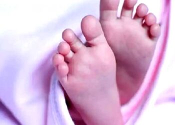 शर्मनाक: पैसा न जमा करने पर बच्चे को भगाया, दूसरे अस्पताल में पहुंचने से पहले मौत