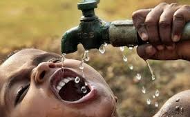 Water Crisis: जल की एक-एक बूंद के लिए तरस रहा ये गांव, 10 मिनट के लिए आता है पानी