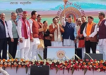 Haridwar:  सीएम पुष्कर सिंह धामी ने किया रोड शो, बड़ी संख्या में पहुंची मातृशक्ति