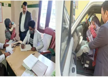 Curfew के बीच बनभूलपुरा में पहुंचाई जा रही राहत, दवाई के साथ कराया जा रहा इलाज