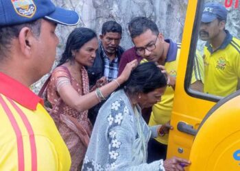 श्रद्धालुओं की पलटी बस, एस.डी.आर.एफ ने दिया प्राथमिक उपचार, सभी यात्री सुरक्षित