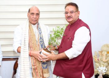 सैनिक कल्याण मंत्री गणेश जोशी ने रक्षा मंत्री से की मुलाकात, जवानों के वेतन के गुणांक में बदलाव का किया अनुरोध