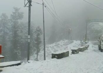 Weather Update Uttarakhand: प्रदेश के ऊंचाई वाले क्षेत्रों में हुई बर्फबारी से निचले इलाकों में बढ़ी रही ठंड