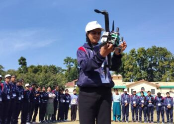 उत्तराखंड की बेटियां बनी 'ड्रोन दीदी', धामी सरकार दे रही प्रशिक्षण