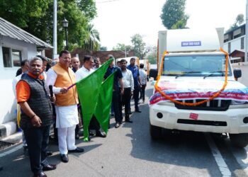 राज्य के छात्र-छात्राओं को विज्ञान की मोबाइल सौगात, सीएम धामी ने 9 'लैब ऑन व्हील्स' को दिखाई हरी झंडी