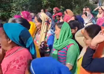 उत्तराखंड में बार के विरोध में महिलाओं की चेतावनी – बार खुला तो पंचायत चुनावों का बहिष्कार