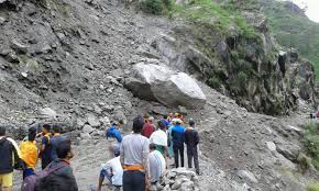 सोनप्रयाग में भूस्खलन के बाद रास्ता बंद, सुरक्षा को प्राथमिकता देते हुए रोकी गई केदारनाथ यात्रा
